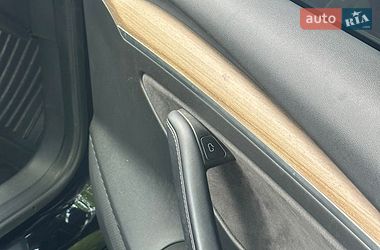 Седан Tesla Model 3 2021 в Львові