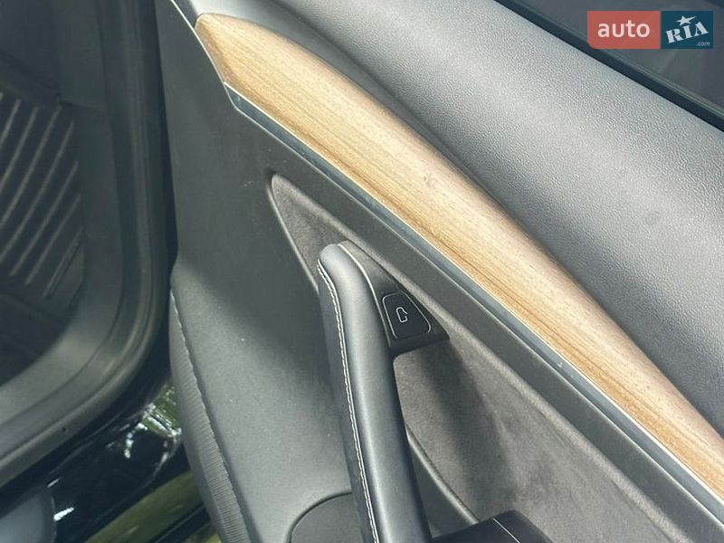 Седан Tesla Model 3 2021 в Львові