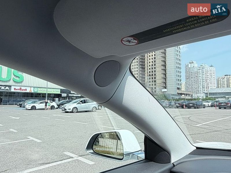 Седан Tesla Model 3 2019 в Киеве