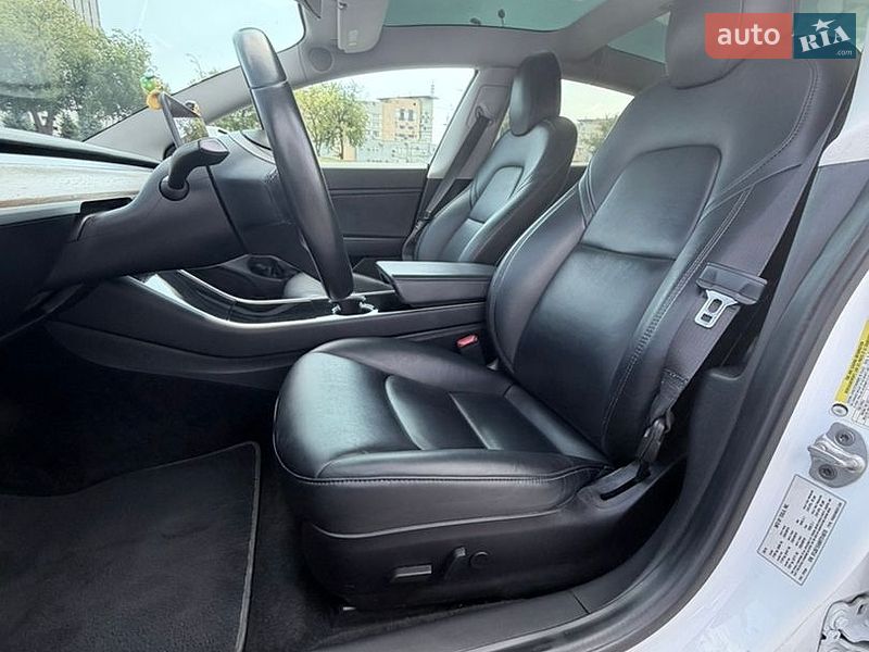 Седан Tesla Model 3 2019 в Киеве