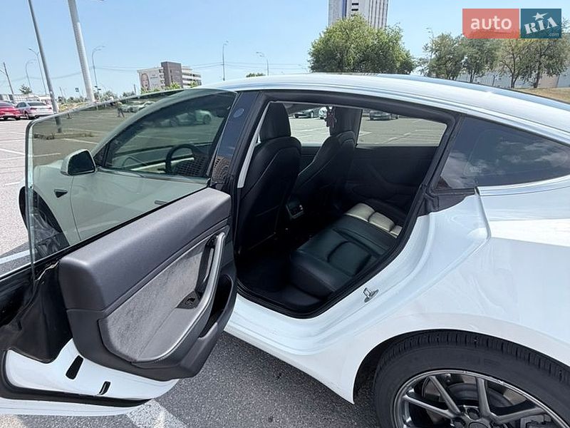 Седан Tesla Model 3 2019 в Киеве