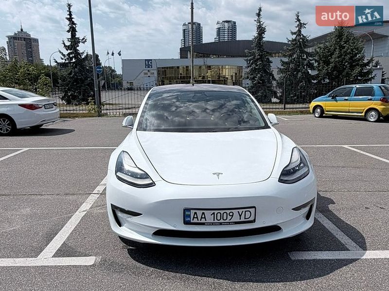 Седан Tesla Model 3 2019 в Киеве
