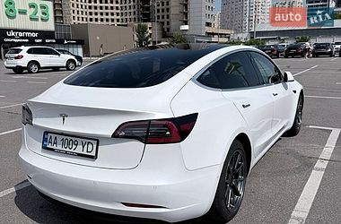Седан Tesla Model 3 2019 в Киеве