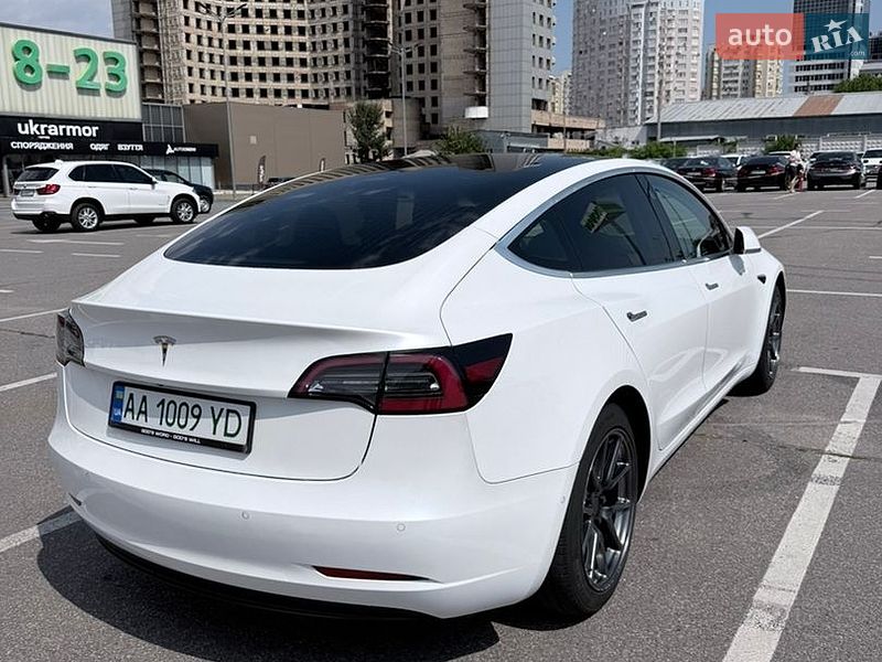 Седан Tesla Model 3 2019 в Киеве