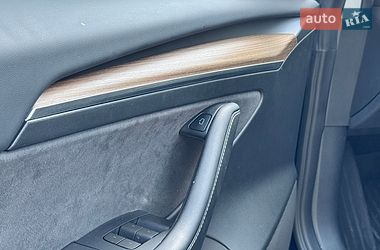 Седан Tesla Model 3 2023 в Нетешине