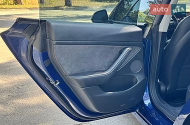 Седан Tesla Model 3 2023 в Нетешине