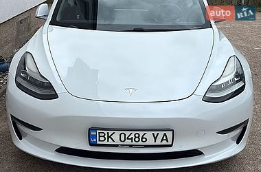 Седан Tesla Model 3 2018 в Сарнах
