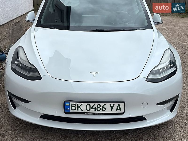 Седан Tesla Model 3 2018 в Сарнах
