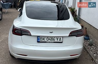 Седан Tesla Model 3 2018 в Сарнах