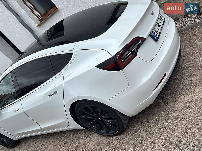 Седан Tesla Model 3 2018 в Сарнах фото 3 Седан Tesla Model 3 2018 в Сарнах