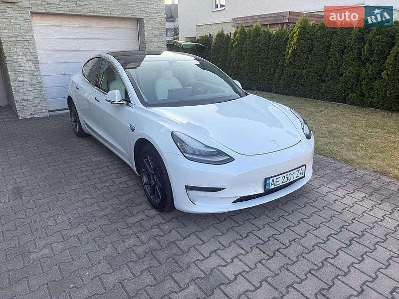 Седан Tesla Model 3 2019 в Ужгороде