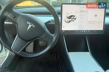 Седан Tesla Model 3 2019 в Ужгороде