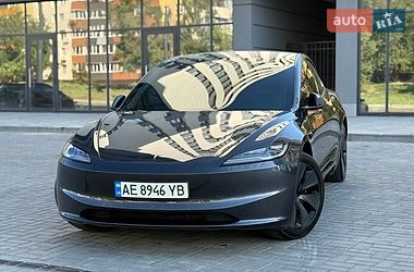 Седан Tesla Model 3 2024 в Дніпрі