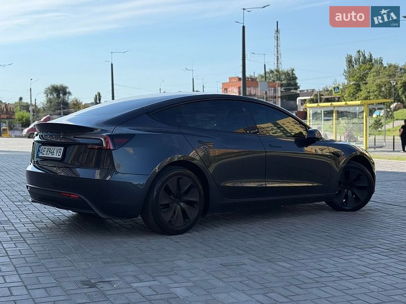 Седан Tesla Model 3 2024 в Дніпрі