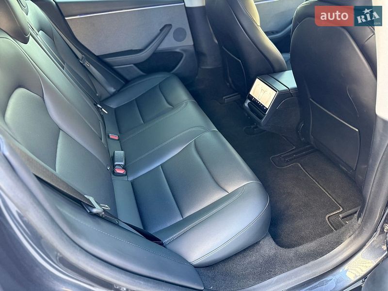 Седан Tesla Model 3 2024 в Дніпрі