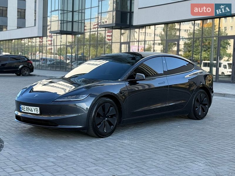 Седан Tesla Model 3 2024 в Дніпрі