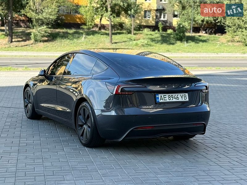 Седан Tesla Model 3 2024 в Дніпрі