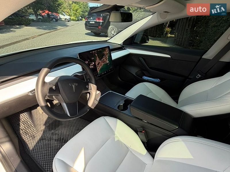 Седан Tesla Model 3 2021 в Одессе