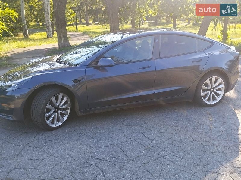 Седан Tesla Model 3 2022 в Кривом Роге