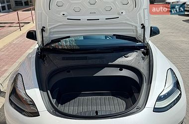 Седан Tesla Model 3 2022 в Тернополі