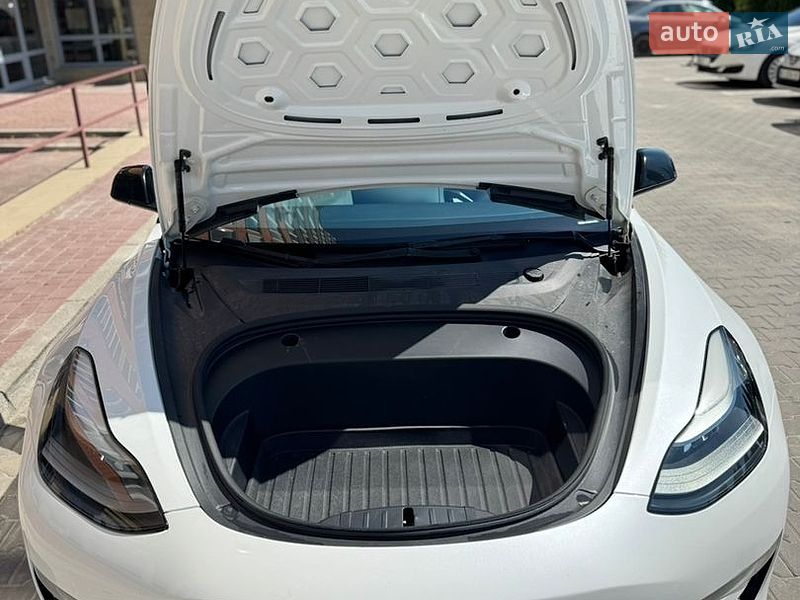 Седан Tesla Model 3 2022 в Тернополі
