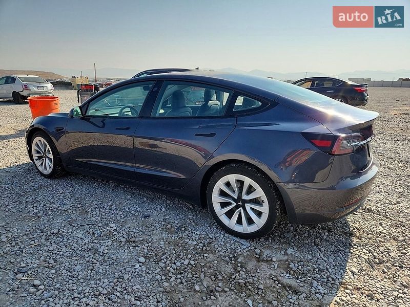 Седан Tesla Model 3 2023 в Львове