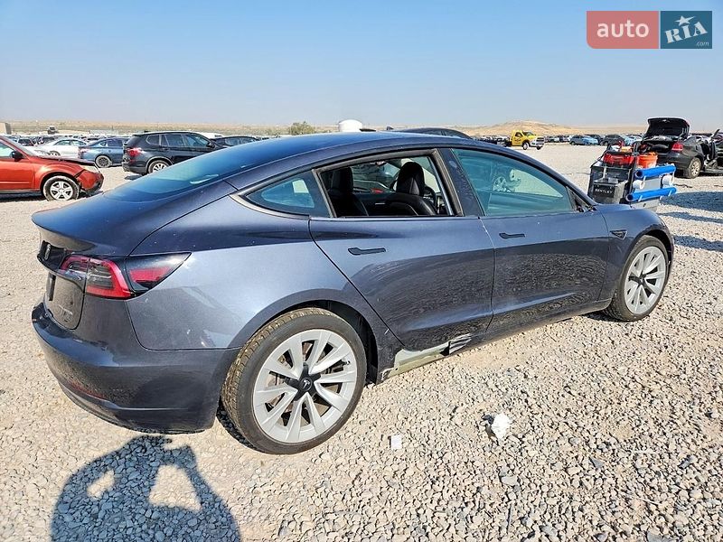 Седан Tesla Model 3 2023 в Львове