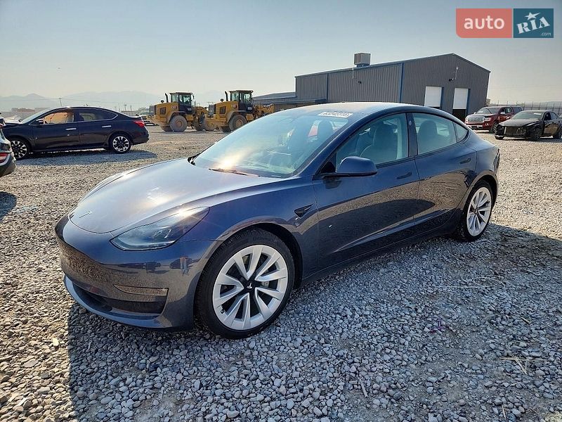 Седан Tesla Model 3 2023 в Львове