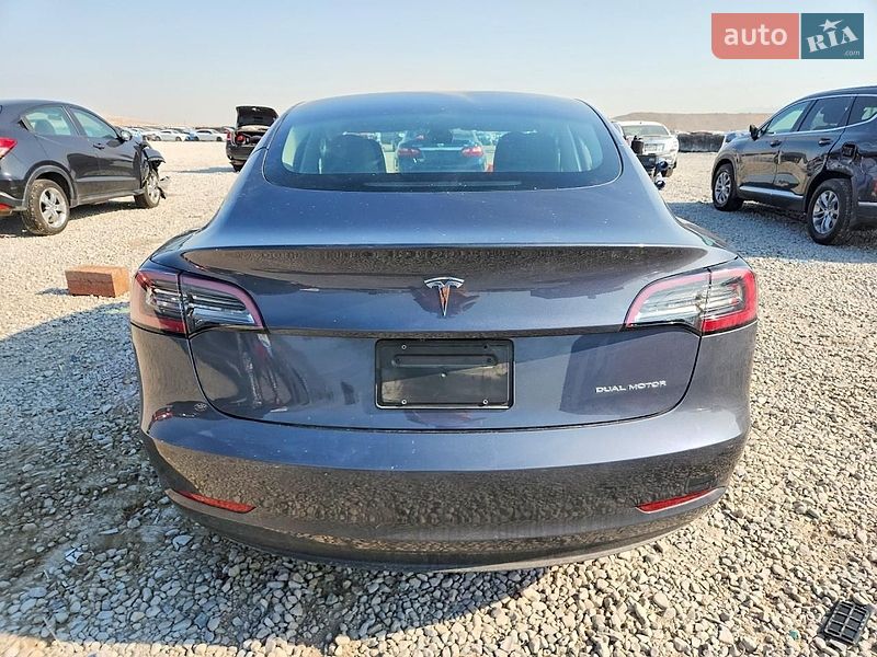 Седан Tesla Model 3 2023 в Львове