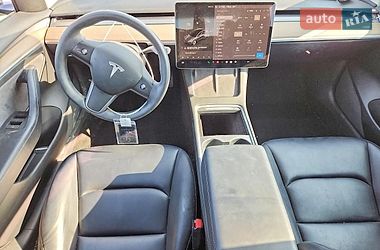 Седан Tesla Model 3 2023 в Львове