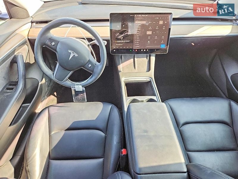 Седан Tesla Model 3 2023 в Львове