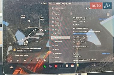 Седан Tesla Model 3 2023 в Львове