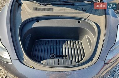 Седан Tesla Model 3 2023 в Львове