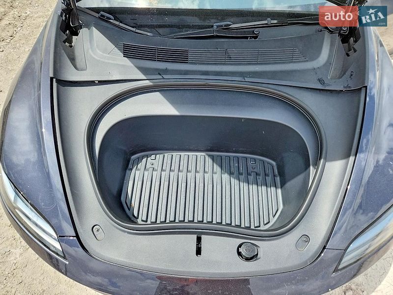 Седан Tesla Model 3 2025 в Києві