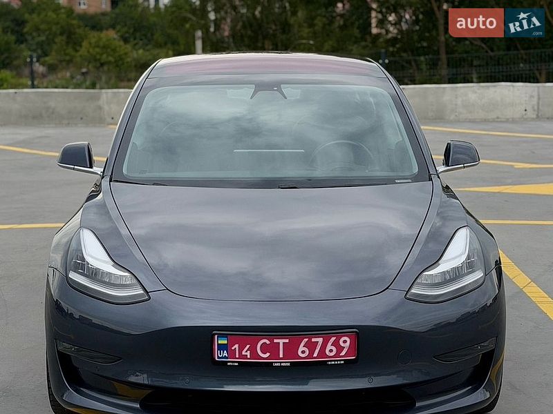Седан Tesla Model 3 2018 в Тернополе
