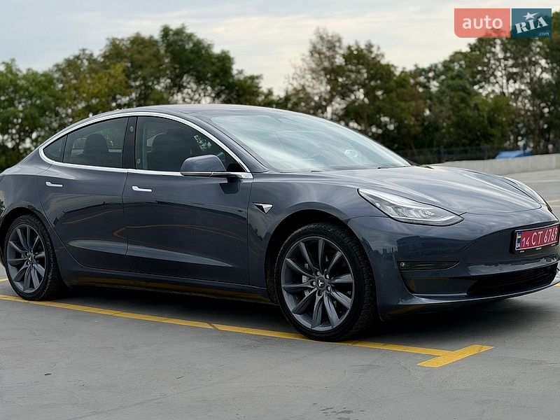 Седан Tesla Model 3 2018 в Тернополе