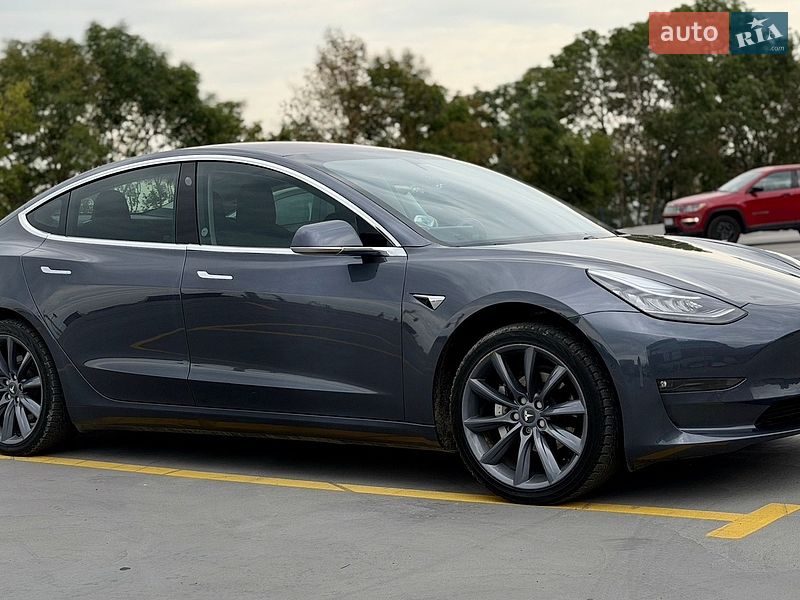 Седан Tesla Model 3 2018 в Тернополе