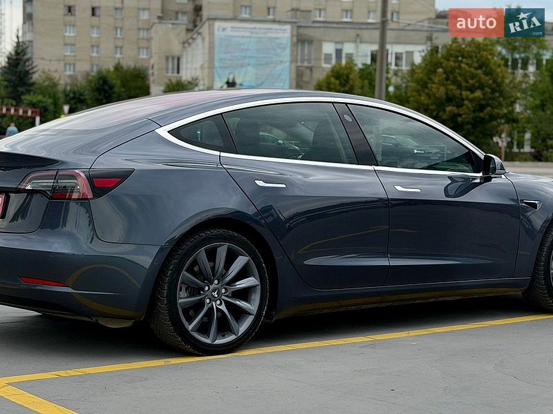 Седан Tesla Model 3 2018 в Тернополе