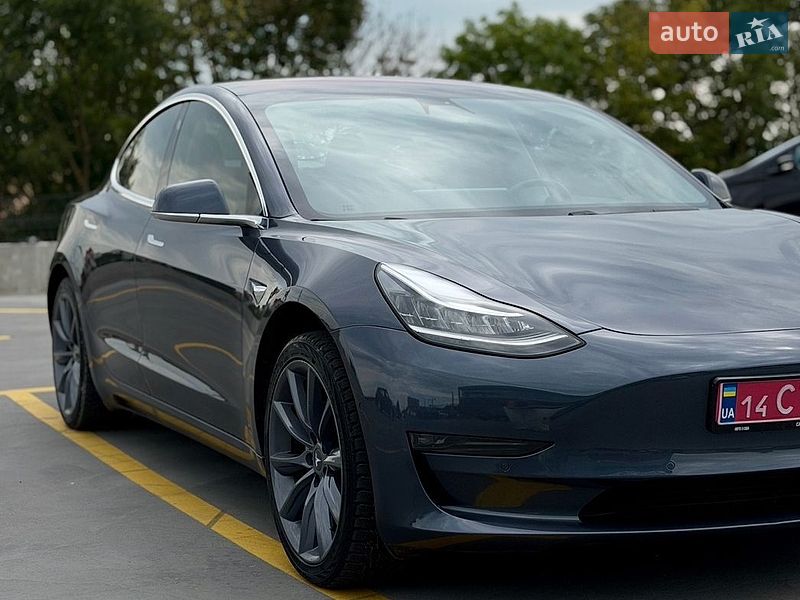 Седан Tesla Model 3 2018 в Тернополе