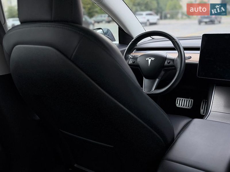 Седан Tesla Model 3 2018 в Тернополе