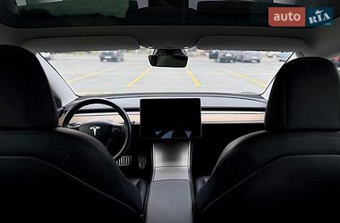 Седан Tesla Model 3 2018 в Тернополе