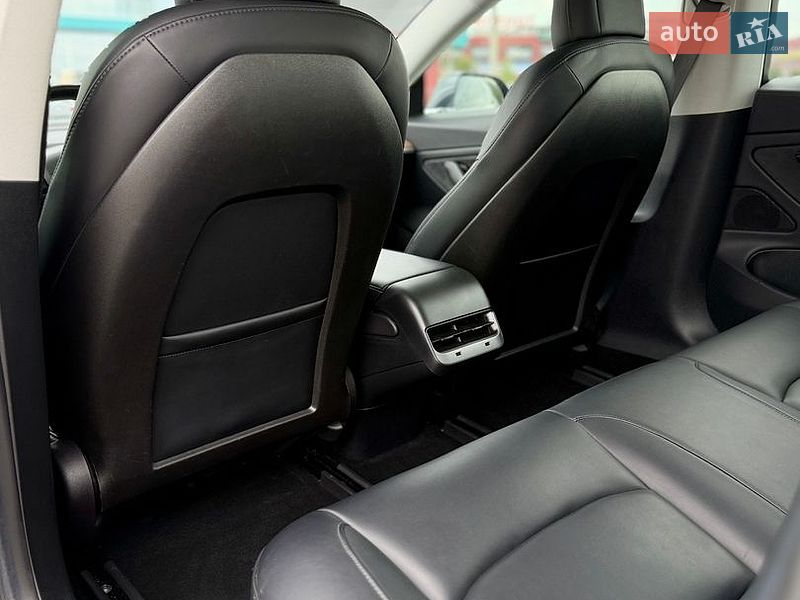 Седан Tesla Model 3 2018 в Тернополе