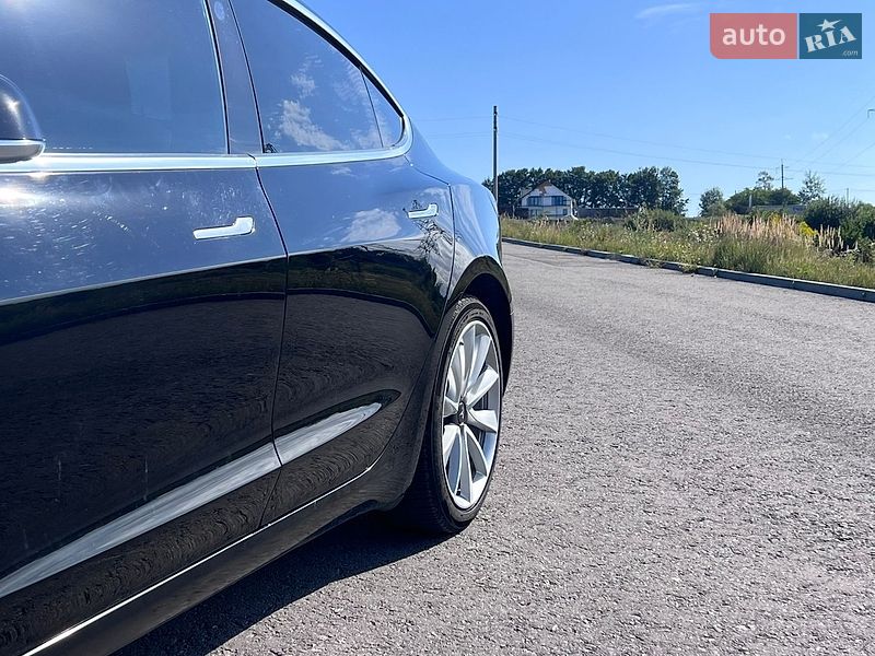 Седан Tesla Model 3 2020 в Дрогобыче
