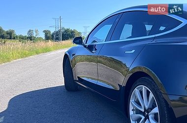 Седан Tesla Model 3 2020 в Дрогобыче