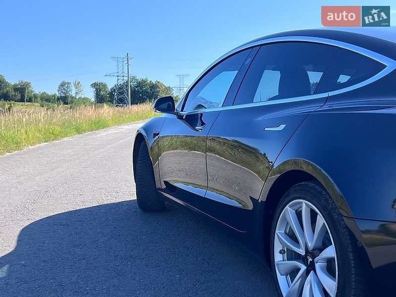 Седан Tesla Model 3 2020 в Дрогобыче