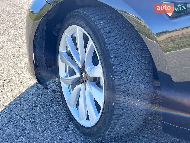 Седан Tesla Model 3 2020 в Дрогобыче