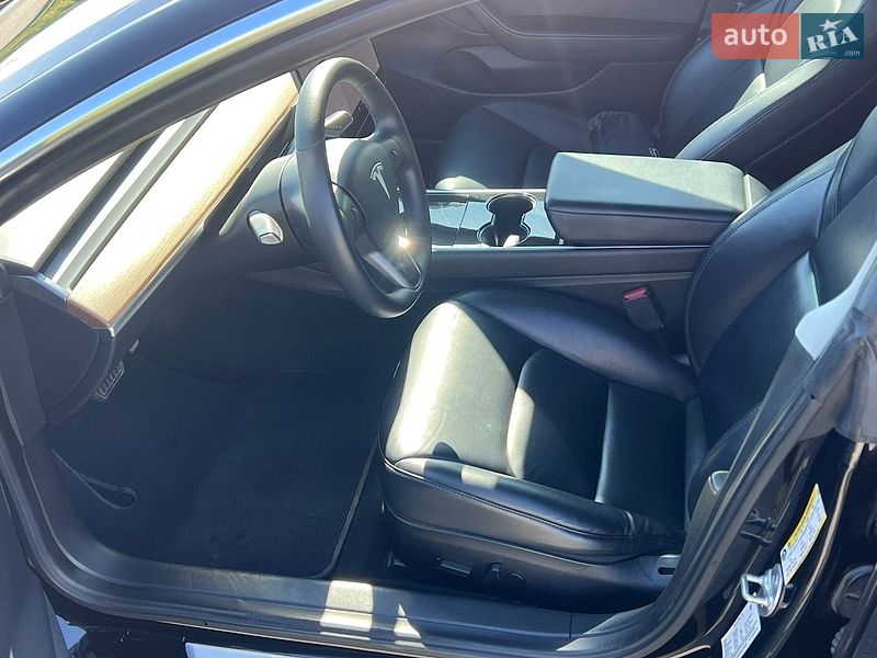 Седан Tesla Model 3 2020 в Дрогобыче