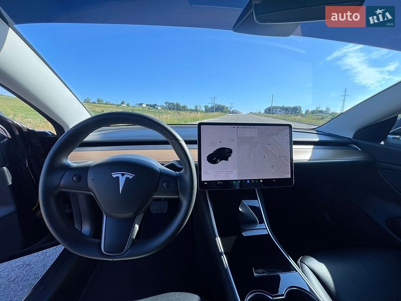 Седан Tesla Model 3 2020 в Дрогобыче