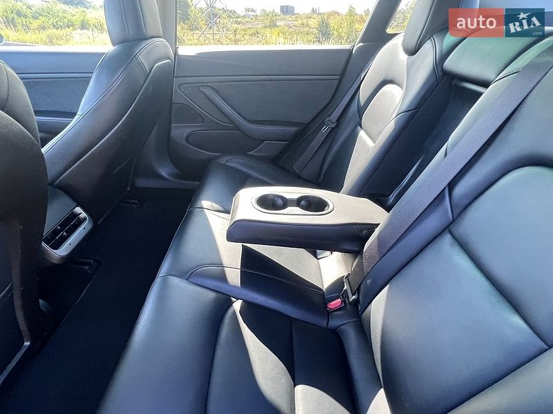 Седан Tesla Model 3 2020 в Дрогобыче