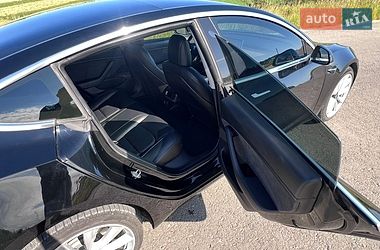 Седан Tesla Model 3 2020 в Дрогобыче
